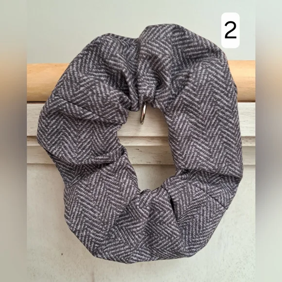 ONE Scrunchie Hair Tie Cotton Black Grey Blue Herringbone Pattern - Picture 4 of 7